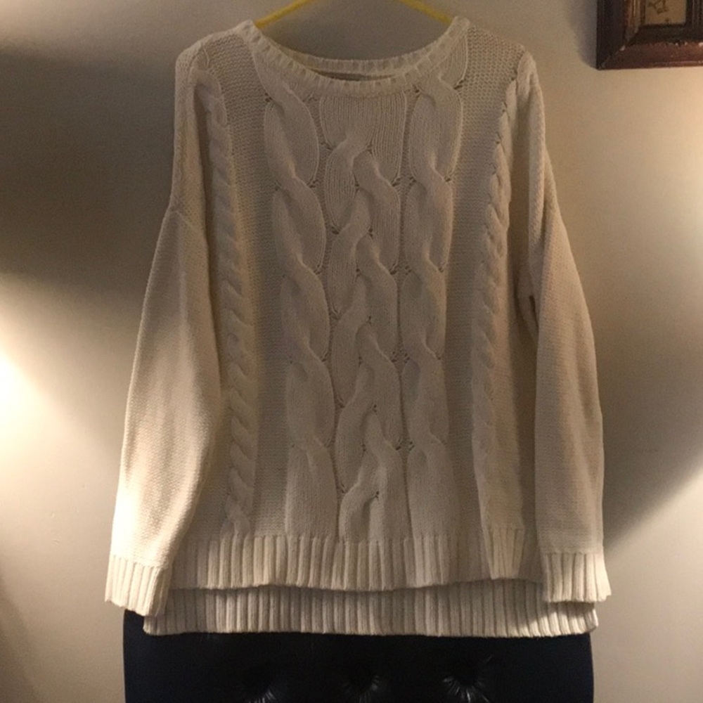 Nice ivory cable knit pullover sweater. Size PXL